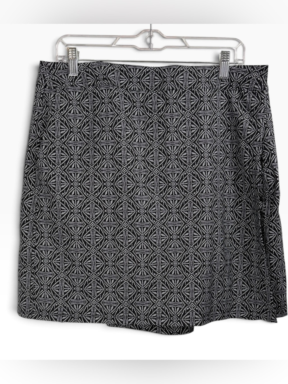 RIPSKIRT Hawaii Wrap Skirt Size Large Black White Pearl Batik Length 2 Print